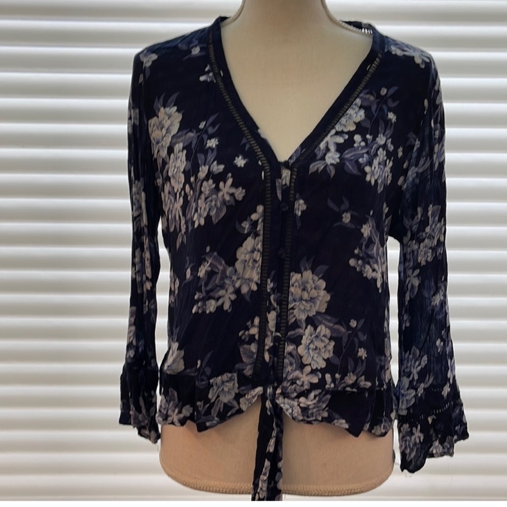 AE RUFFLE HEM BUTTON DOWN SHIRT - Picture 2 of 4